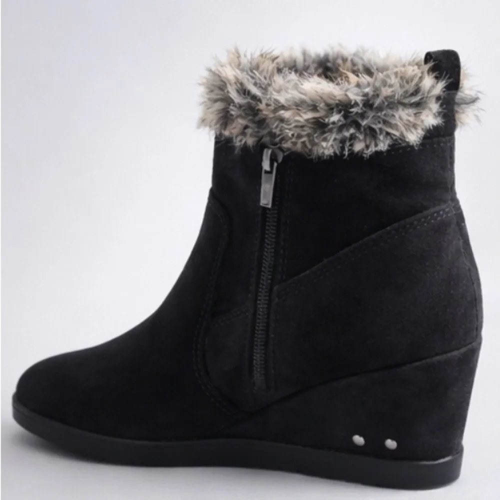 ✨ JustFab Black Wedge Boots Faux Fur Cozy Winter Chic Zip Size 7.5 ✨‎